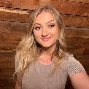 Meet your Posher, Brenna